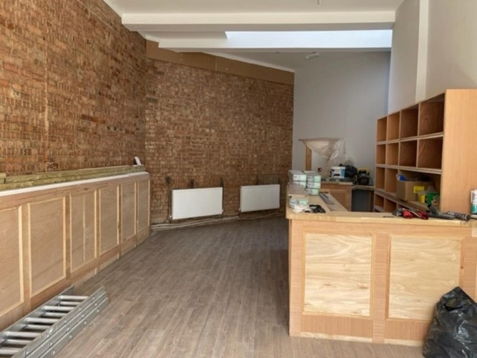 Commercial Property Retail Properties LONGESTABLISHED RESTAURANT