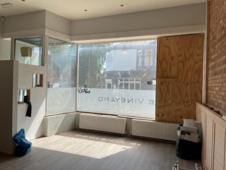 Commercial Property Retail Properties LONGESTABLISHED RESTAURANT