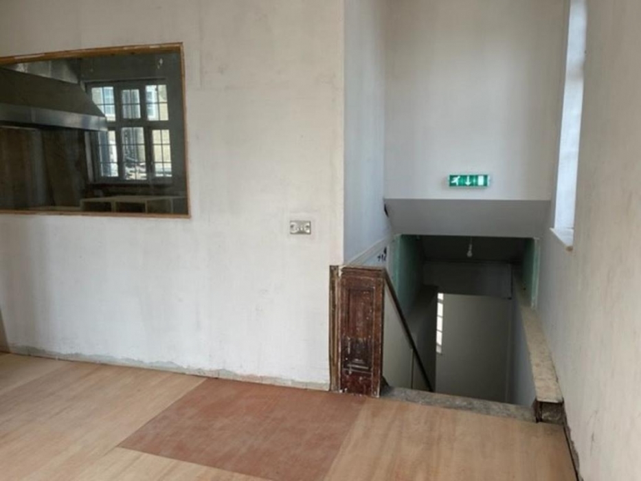 Commercial Property Retail Properties LONGESTABLISHED RESTAURANT